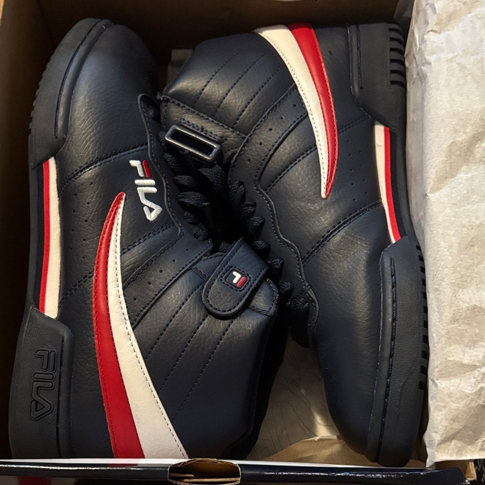 Fila Men's Navy and Red High-Top Sneakers